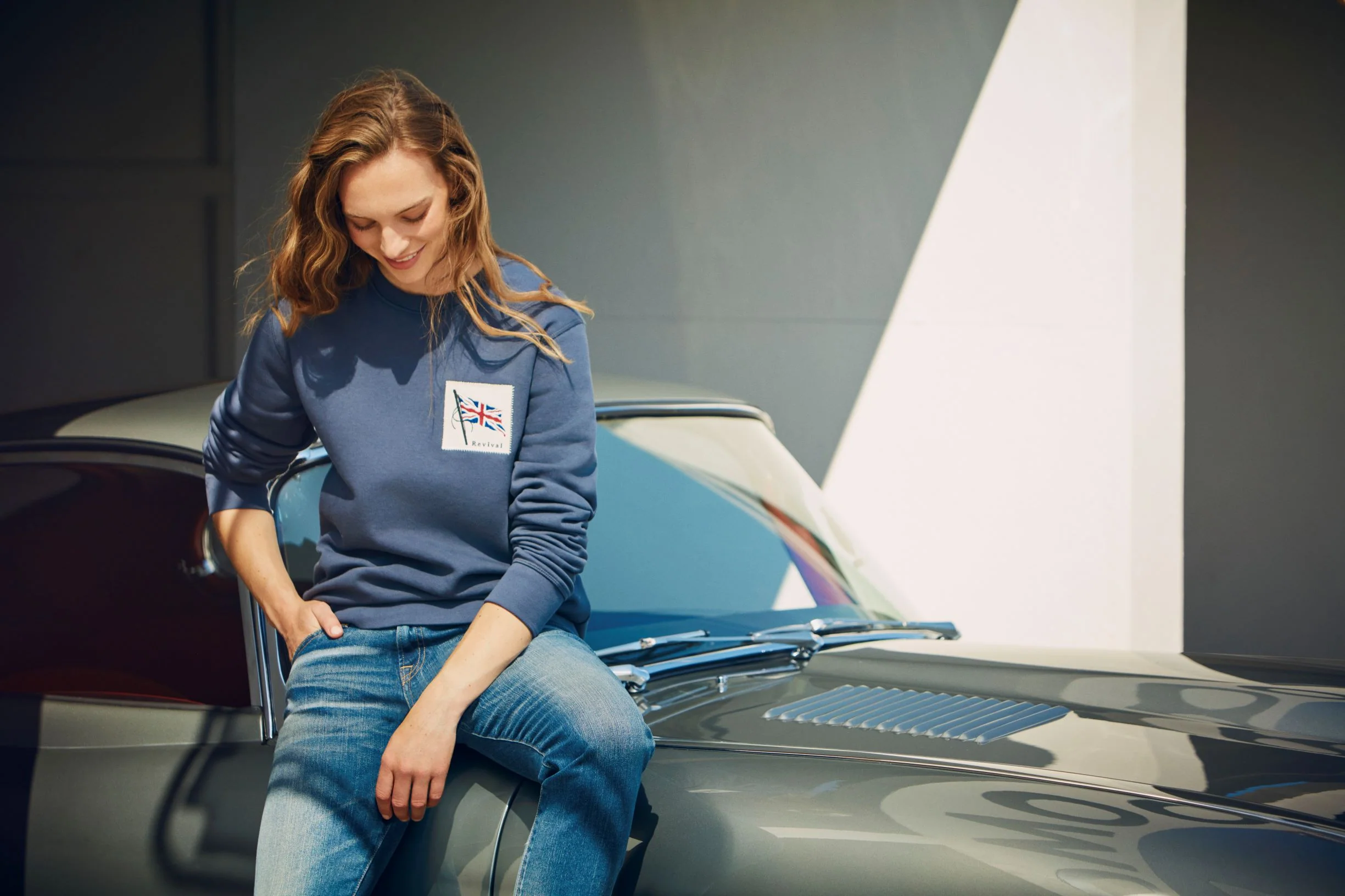 Goodwood Revival Single Flag Unisex Sweatshirt - Image 3